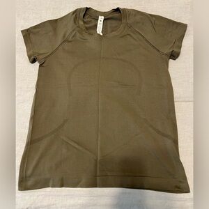 Olive Lulu Lemon Workout Top Size 6